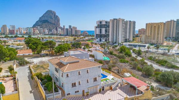 A la foto es mostra l'objecte Villa Flora - Plusholidays situat a la ciutat de Calp.