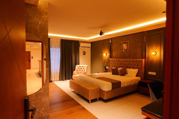 A la foto es mostra l'objecte Hotel Classico International situat a la ciutat de Pallikara.