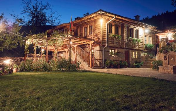 På bilden syns objektet Yovina House Zheravna som ligger i staden Medven.