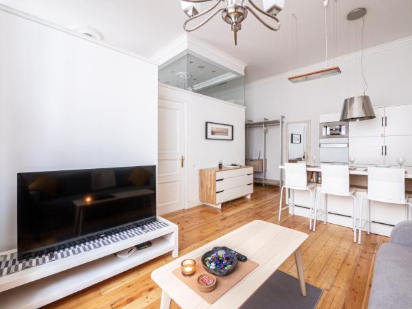 A la foto es mostra l'objecte Design Meets Comfort - Embassy Area - by Innorental situat a la ciutat de Riga.