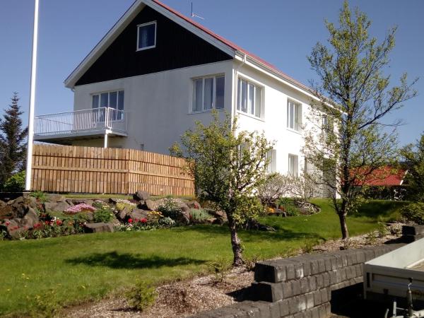 Na zdjęciu widoczny jest obiekt Setrið Guesthouse położony w mieście Borgarnes.