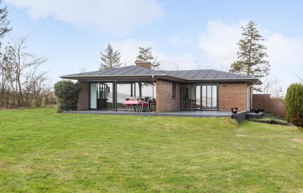 A la foto es mostra l'objecte Awesome Home In Roslev With Kitchen situat a la ciutat de Roslev.