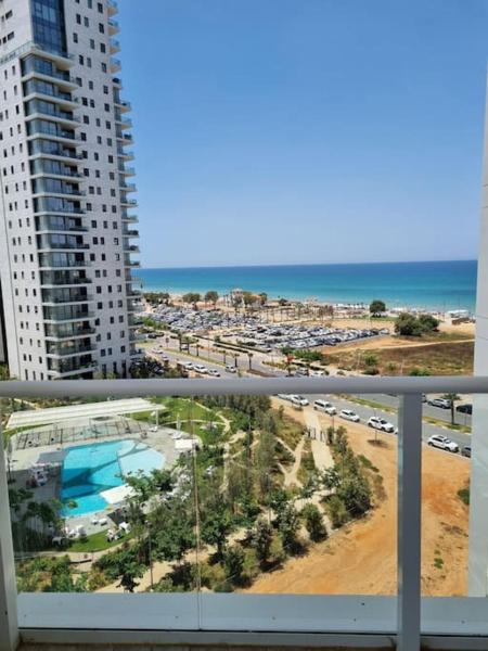Beach Front Luxury Apartment - Managed Building - Israel