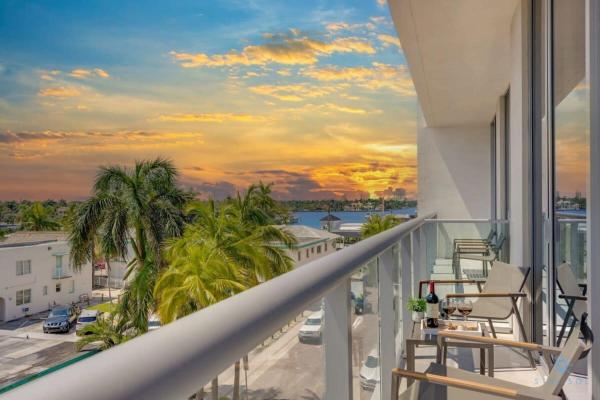 Foto 2: Rooftop Pool - Balcony - Hollywood Beach Broad - walk