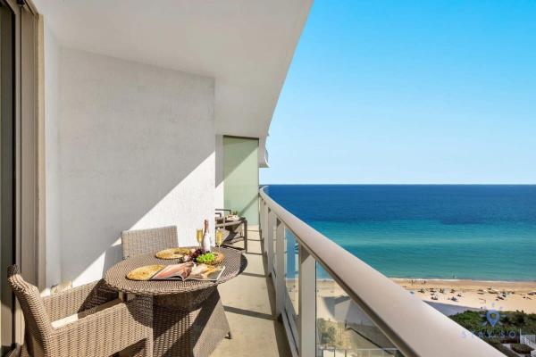 Ocean View Balcony, Beachfront Resort, Pools, Gym - Dania Beach, FL