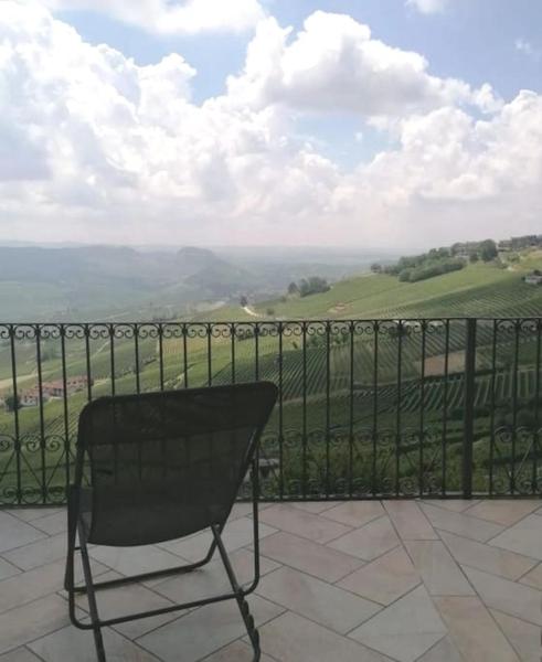 A la foto es mostra l'objecte Sky & Vineyards - Melograno - situat a la ciutat de La Morra.