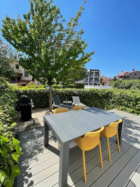 A la foto es mostra l'objecte Apartment Pinea Mare situat a la ciutat de Vinkuran.