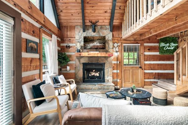 A la foto es mostra l'objecte Family Fun Cabin on Bluff Mountain-Hot Tub & Game Room situat a la ciutat de Sevierville.