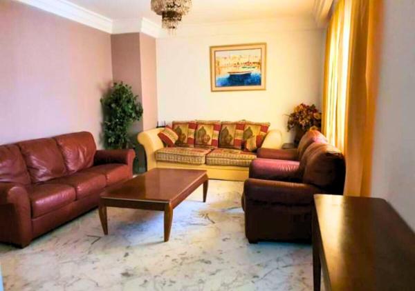 Appartement 141m2 Moderne Haut Standing de 3 Chambres - Internet Fibre à Ennasr 2 - Idéal pour Famille - Service Navette, Borj Turki