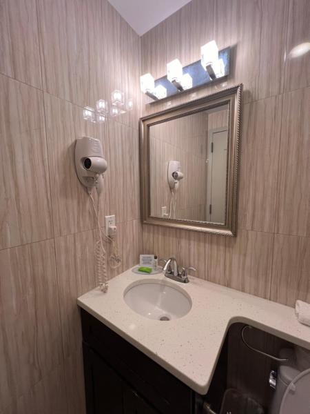 Na fotografii je vidět objekt Grandview Hotel New York nacházející se ve městě Flushing.