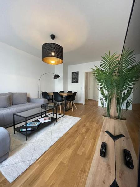 På billedet ses objektet #modernes wohnen im historischen Altbau 3 OG links beliggende i byen Leipzig.