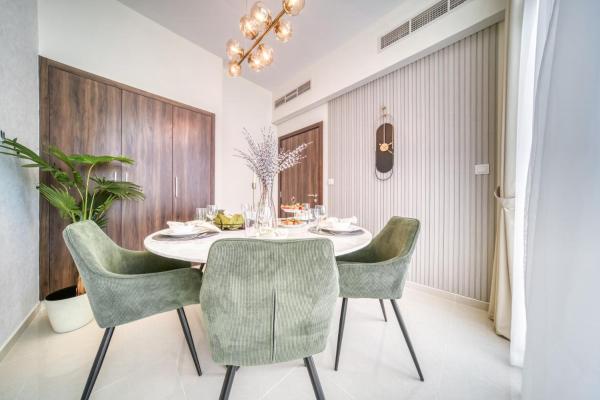 Na fotografii je vidět objekt Stylish 3BR Townhouse with private outdoor lounge- Victoria Damac Hills 2 nacházející se ve městě Dubaj.