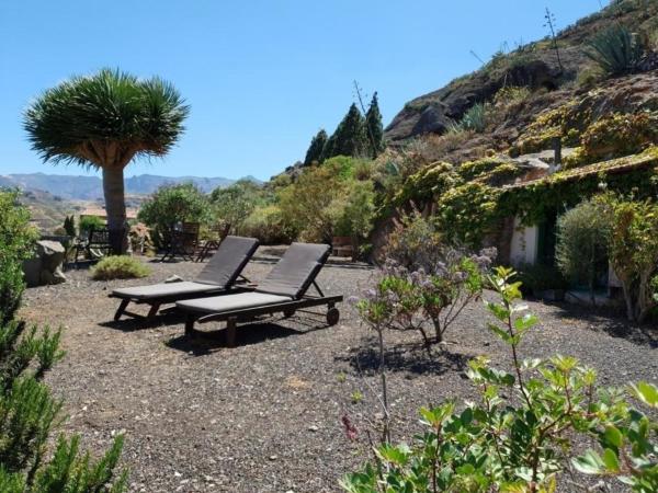 Na zdjęciu widoczny jest obiekt Höhlenhaus im Hobbit-Stil auf Gran Canaria położony w mieście Santa Brígida.