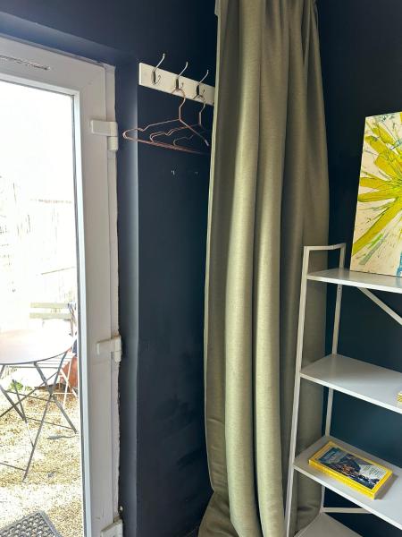 Foto 9: Mini Studio with Private Patio and Free Parking