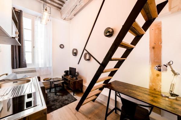 På billedet ses objektet Duplex dans les pentes de la Croix-Rousse AIL beliggende i byen Lyon.