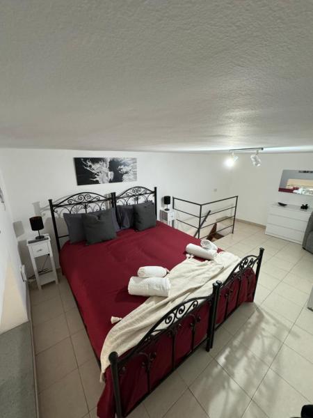 A la foto es mostra l'objecte Casa Candy situat a la ciutat de Catània.