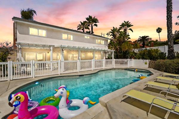A la foto es mostra l'objecte Stunning Coastal Escape with Private Pool, Spa, Arcade, Disney, Beach situat a la ciutat de Ladera Ranch.