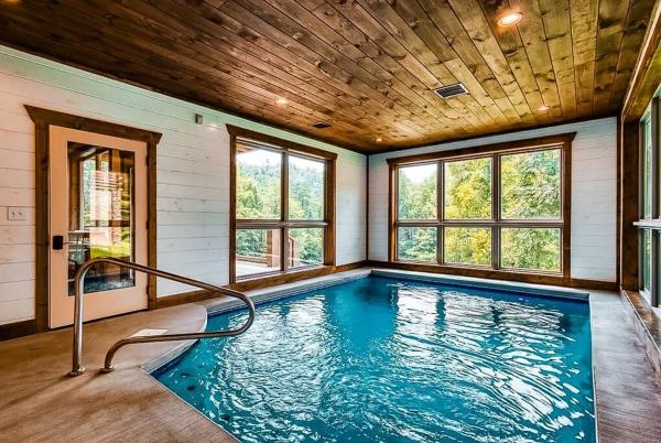 A la foto es mostra l'objecte LUX Indoor POOL Cabin GameRoom Theatre & Hot Tub! - Milas Mountain Oasis situat a la ciutat de Sevierville.