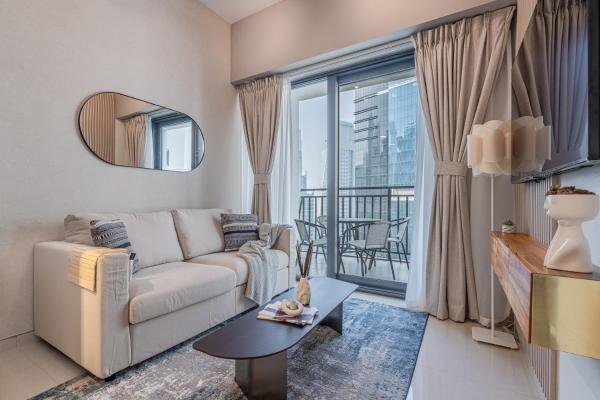 På billedet ses objektet Modern Brand New 1 BR Apartment in ZADA Tower beliggende i byen Dubai.