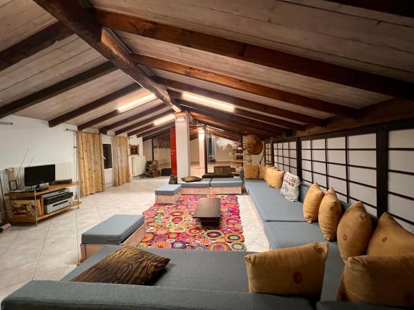 Apartmán s 1 ložnicí — 90 m² - Ξύλο Μεταλο γυαλί