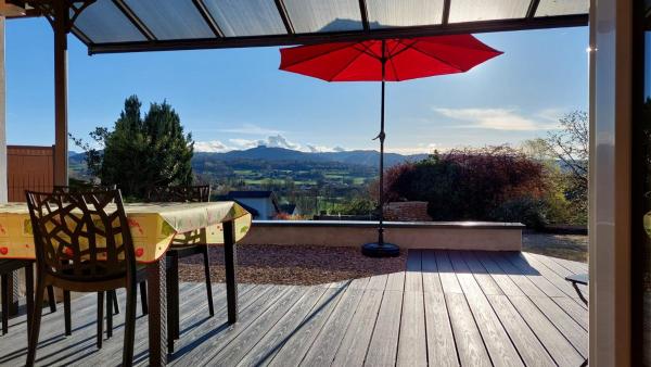 Nella foto è visibile l'oggetto Gîte de France LA MARMOTTE avec terrasse privative proche du lac d'Aiguebelette situato nella città di Saint-Franc.