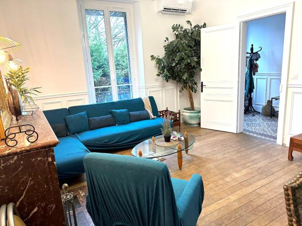 La photo montre l'objet Maison spacieuse à Saint-Florentin, 138 m², avec jardin situé dans la ville de Chéu.