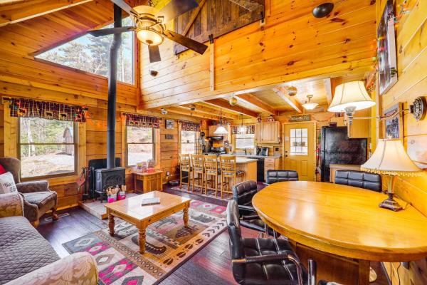 Cozy Family Cabin W/ Hot Tub - 10 Mi To App State! - North Carolina