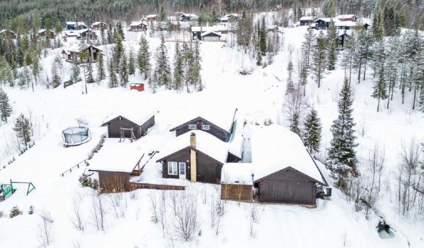 På bildet vises objektet A wonderful estate of two houses for all seasons! som ligger i byen Trysil.