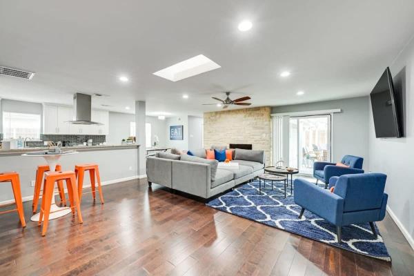 Auf dem Foto ist das Objekt Fantastic Luxury 5 BR with Hot-tub close to Downtown Dallas in der Stadt Oldham zu sehen.