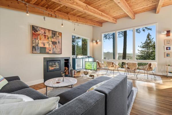 A la foto es mostra l'objecte Magic Madrone - Views Hot tub Forests and River situat a la ciutat de Jenner.