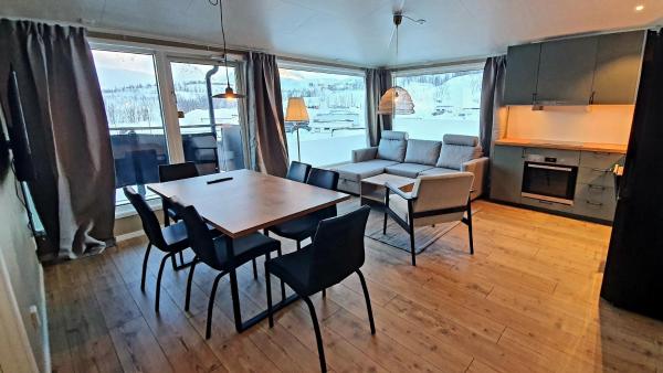På billedet ses objektet Katterjåkk Apartments beliggende i byen Riksgränsen.