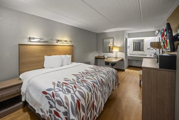 Na zdjęciu widoczny jest obiekt Red Roof Inn Greensboro Airport położony w mieście Greensboro.