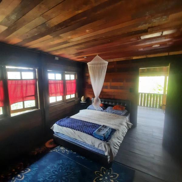 A la foto es mostra l'objecte Hug Doi Homestay situat a la ciutat de Ban Phae.