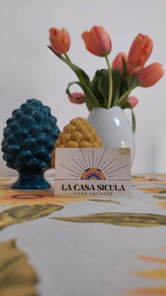 写真にはCasa Bastione市にあるLa Casa Siculaが写っています。