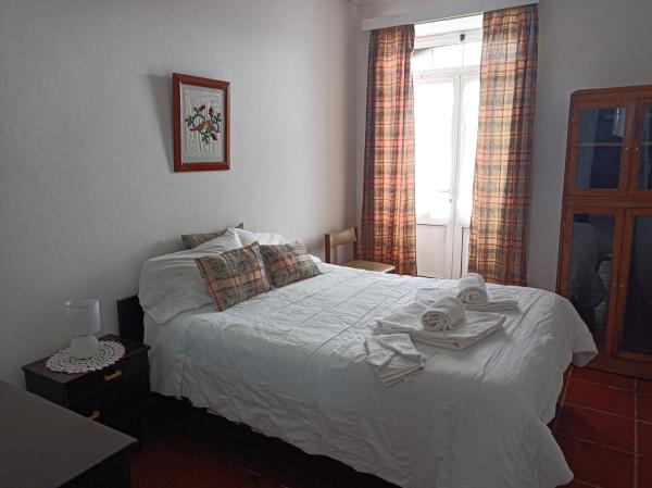 写真にはラジェス市にあるRosário Guest Houseが写っています。