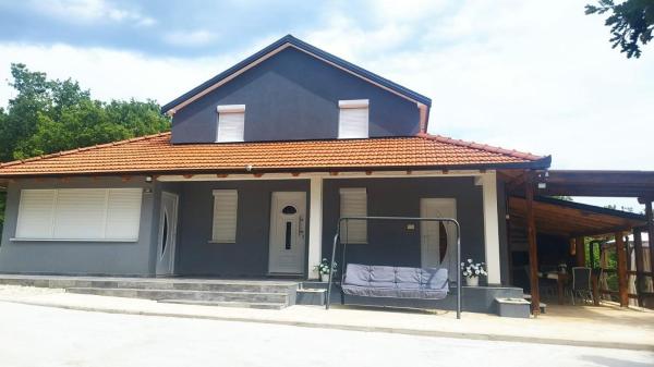 写真にはTopići市にあるFamily friendly house with a swimming pool Imotski, Zagora - 22880が写っています。