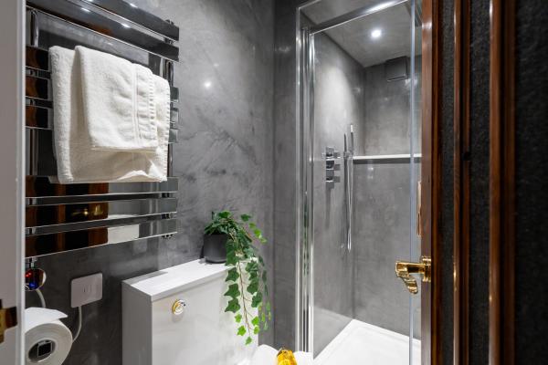 Photo 3 : Commandery Vaults - Luxury Apartment in City Centre with SKY TV