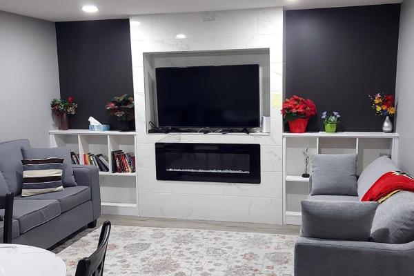 A la foto es mostra l'objecte Cozy 2-Bedroom Basement Guest Suite with Private Entrance and Proximity to the Airport situat a la ciutat de Edmonton.