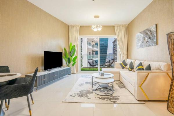 A la foto es mostra l'objecte Specious pool view One Bed room situat a la ciutat de Dubai.