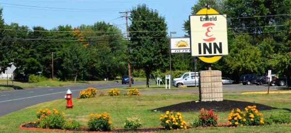A la foto es mostra l'objecte Enfield Inn situat a la ciutat de Suffield.