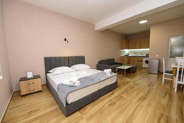 På billedet ses objektet Mezani Guest House beliggende i byen Vlorë.