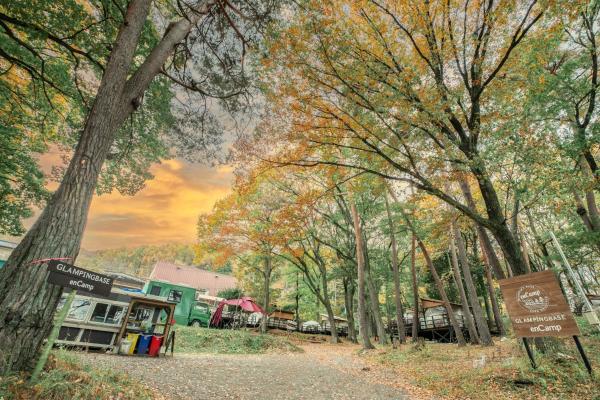 Na fotografii je vidět objekt Nagano GLAMPINGBASE enCamp nacházející se ve městě Seba.