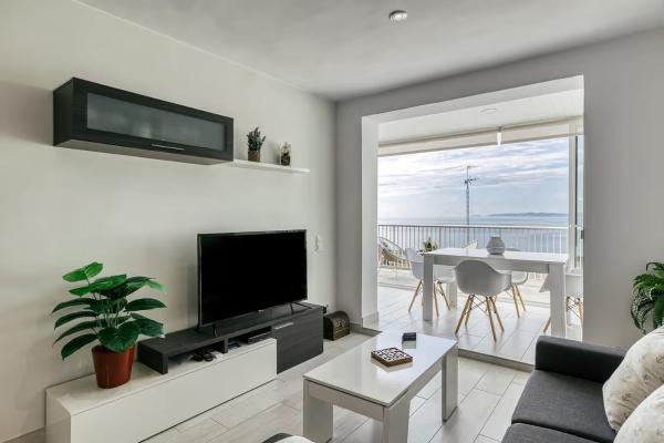 A la foto es mostra l'objecte Apartamento Faro l vistas al Mar situat a la ciutat de Roses.