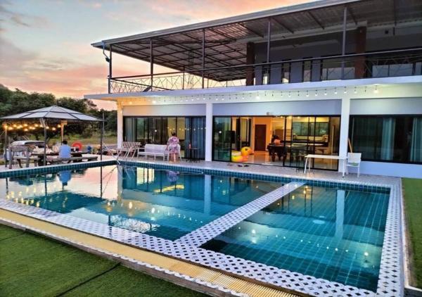Auf dem Foto ist das Objekt Lsarl Pool Villa อิฏฐ์สรี พูลวิลล่า in der Stadt Wangkata zu sehen.