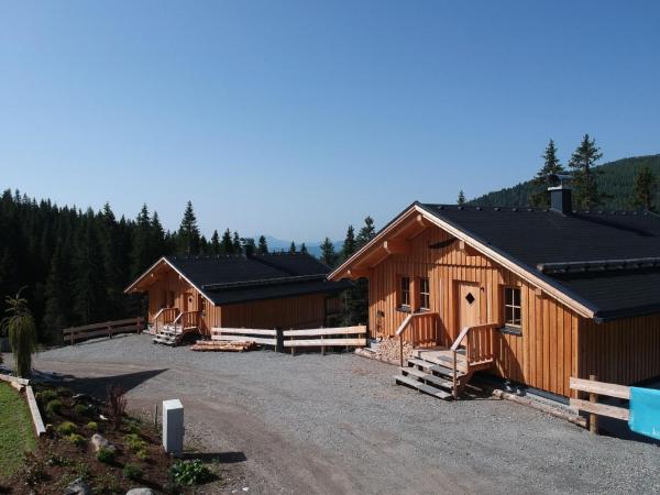 Kuva 5: Jagdhütte mit Kaminofen und Sauna