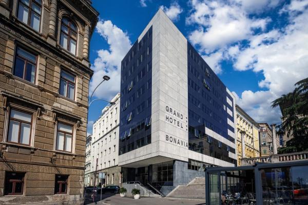 Na zdjęciu widoczny jest obiekt Grand Hotel Bonavia położony w mieście Rijeka.