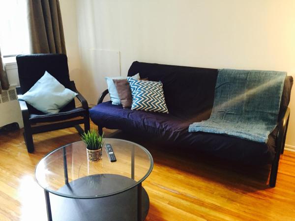 Stylish Montreal Apartment: Comfortable Stay in the Golden Square Mile, Montreal