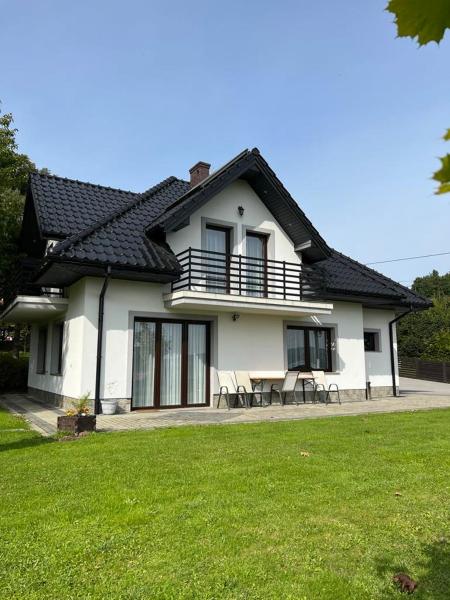 Na foto é possível ver o objeto Dom w Zawadzie Lanckorońskiej 101 localizado na cidade de Wola Stróska.