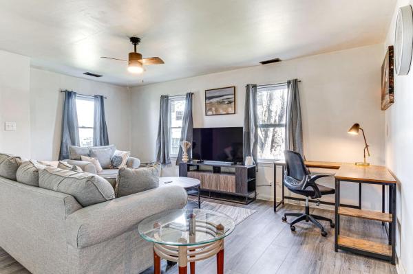 照片显示了位于New Castle市的Bright Muncie Home with Yard about 2 Mi to Downtown!物件。