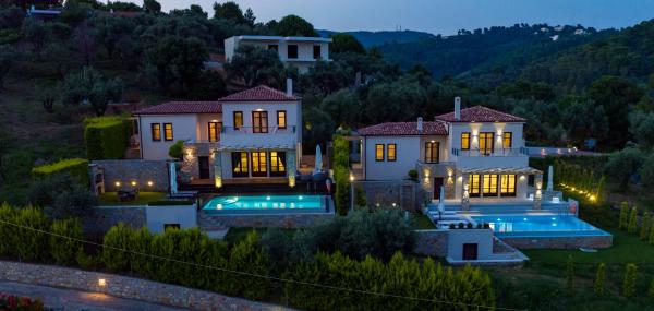 På billedet ses objektet King Size Villas beliggende i byen Kolios.